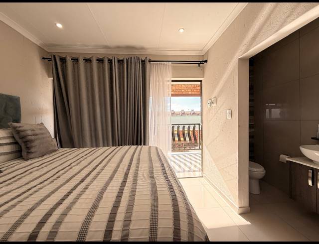 3 BEDROOM SECTIONAL TITLE FOR SALE IN HUTTENHEIGHTS